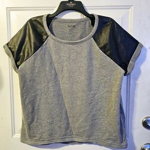 Women's Gray and Black Top